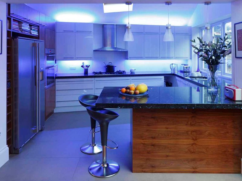Синяя светодиодная подсветка для кухни
