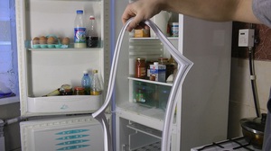 Описание процесса установки уплотнителя на холодильник
