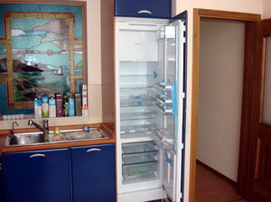 Шкаф для встроенного холодильника