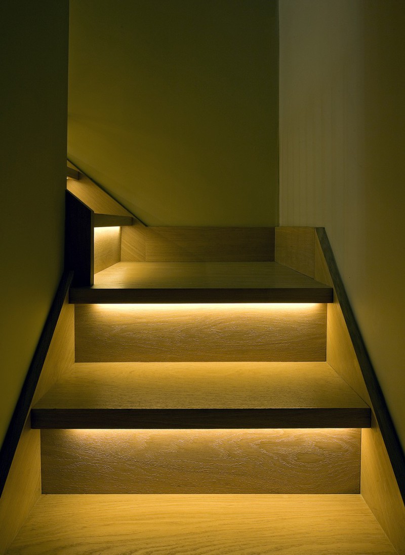 Как сделать подсветку лестницы в доме