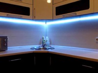 Установка светодиодной ленты на кухне