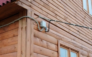 Монтаж сип кабеля от столба к дому