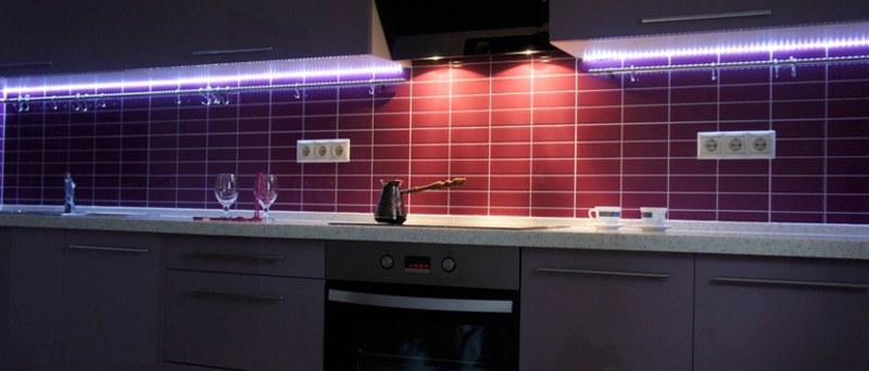 Красивая светодиодная подсветка  на дому для кухни