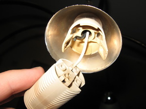 Как починить патрон для лампочки – как поменять цоколь в люстре?