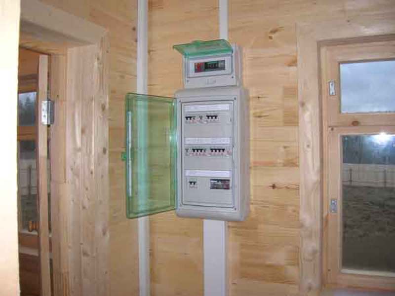 Инструкция по проведению электричества в деревянном доме
